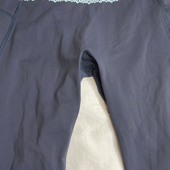Ivivva Lululemon mesh pocketed high rise leggings - Picture 3 of 7